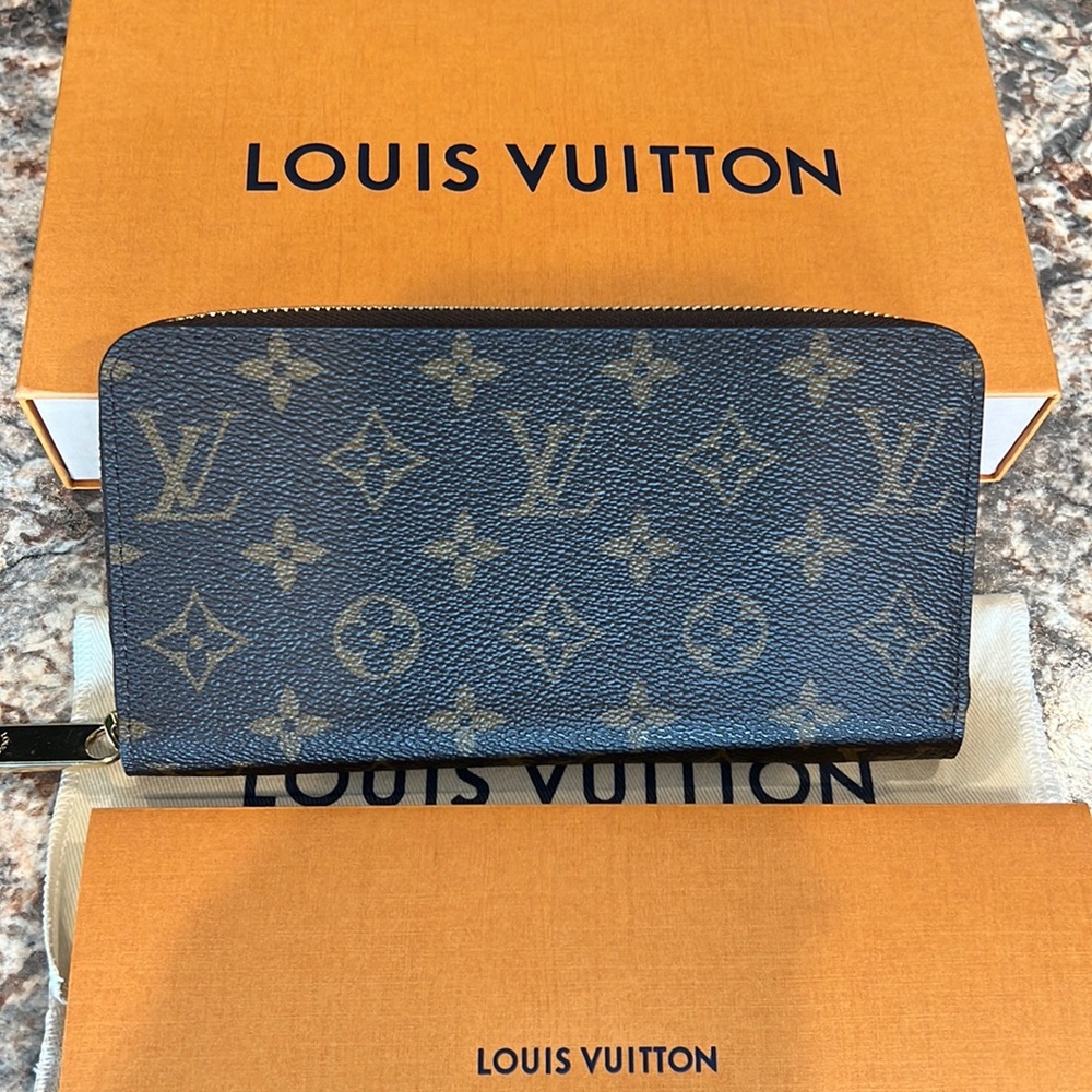 Louis Vuitton Zippy Wallet